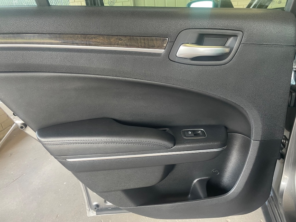 2011 Chrysler 300 - $9,995