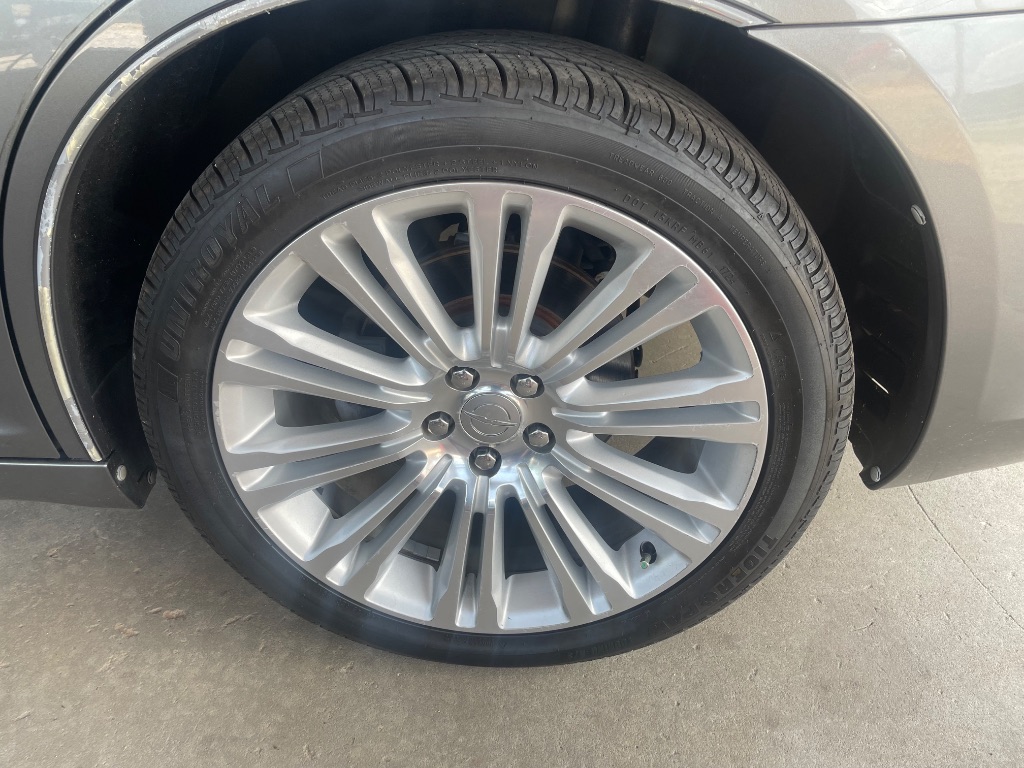 2011 Chrysler 300 - $9,995