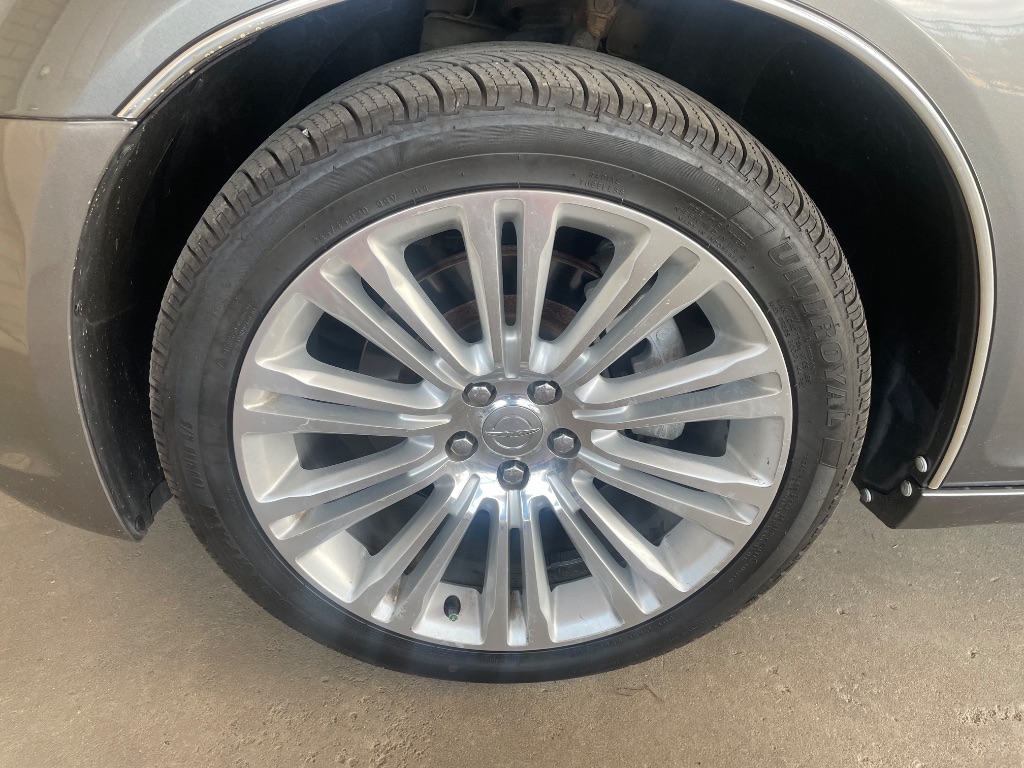 2011 Chrysler 300 - $9,995