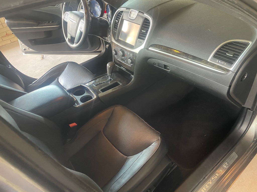 2011 Chrysler 300 - $9,995