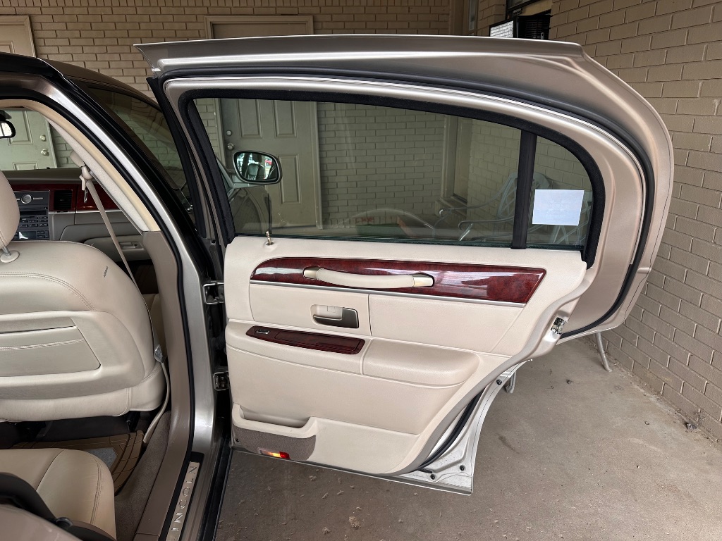 2003 Lincoln Town Car - $4,995