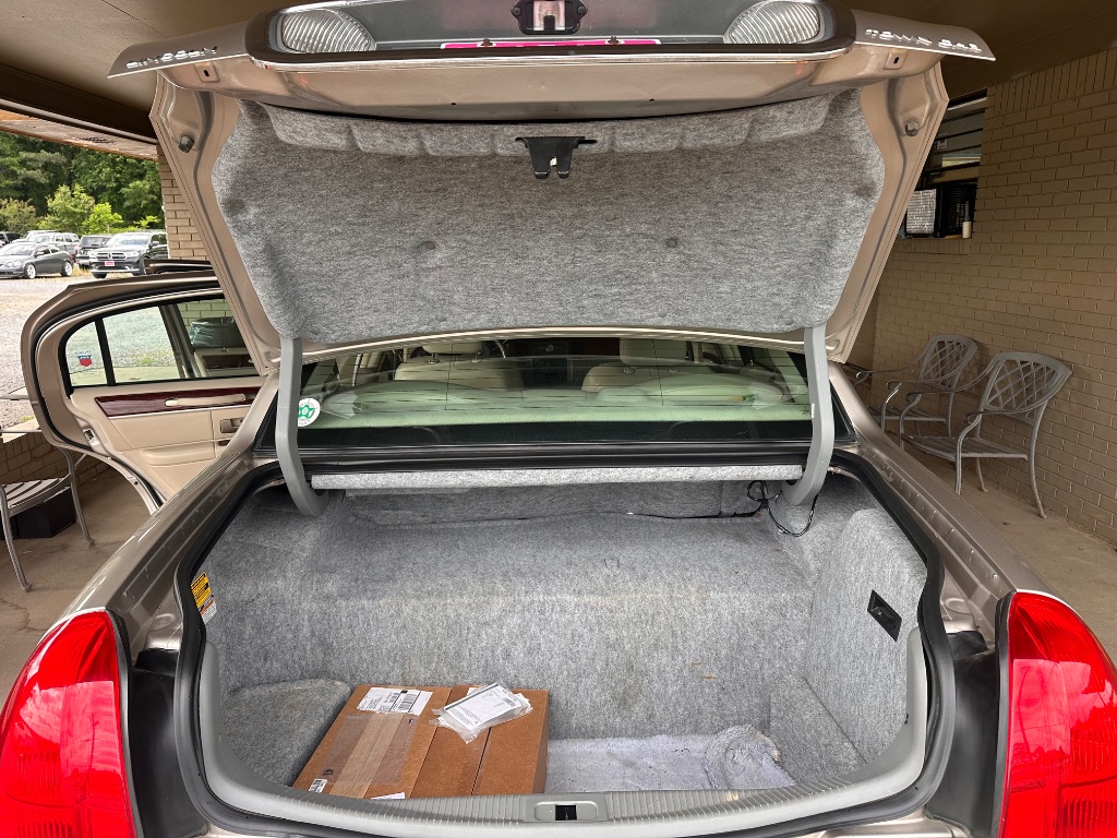 2003 Lincoln Town Car - $4,995