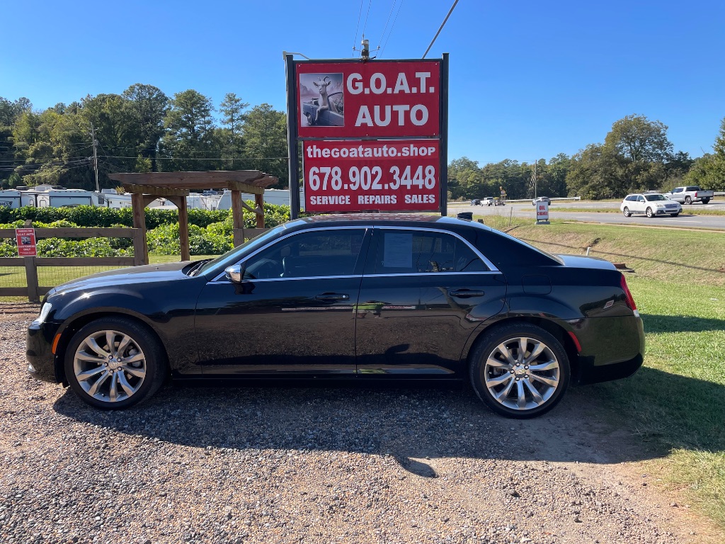 2019 Chrysler 300 - $11,995