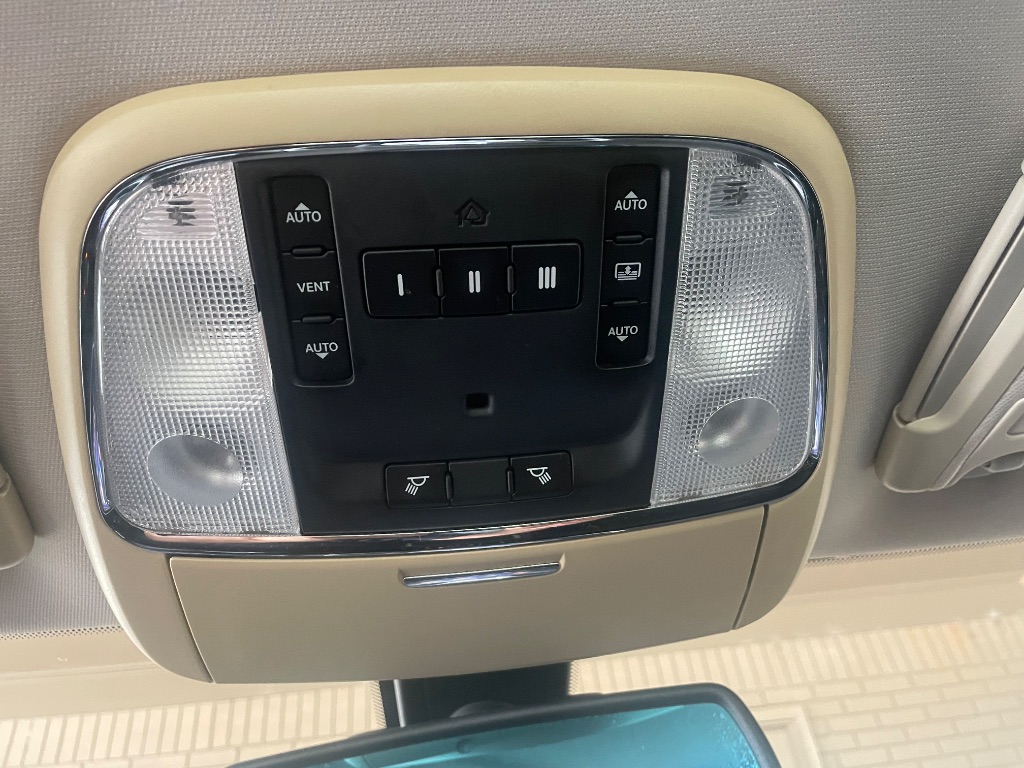 2015 Chrysler 300 - $8,995