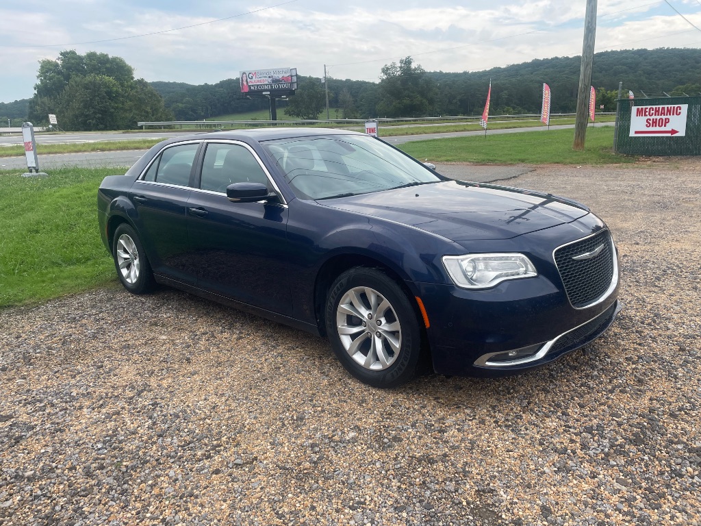 2015 Chrysler 300 - $8,995