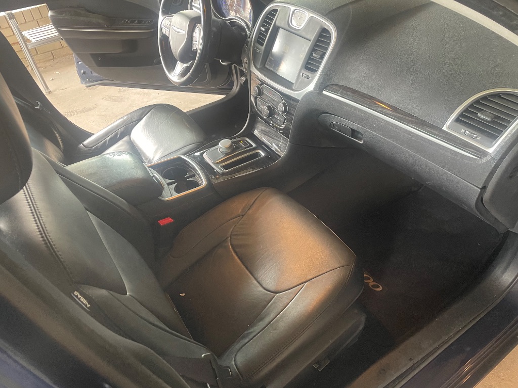 2015 Chrysler 300 - $8,995