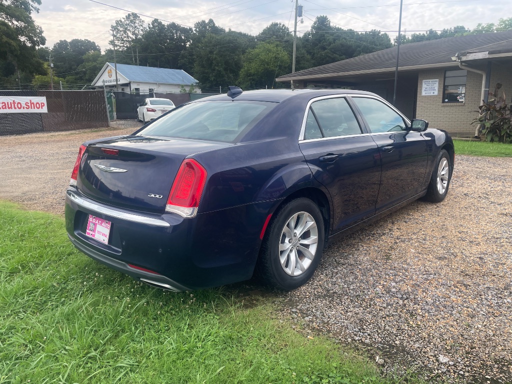 2015 Chrysler 300 - $8,995