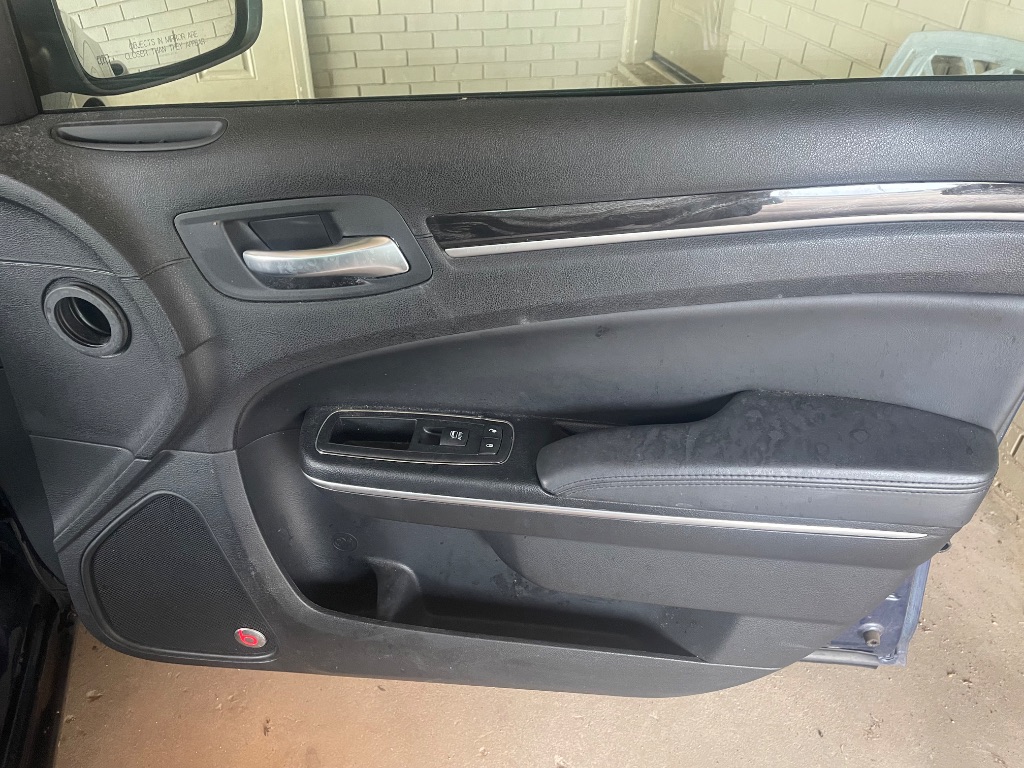 2015 Chrysler 300 - $8,995