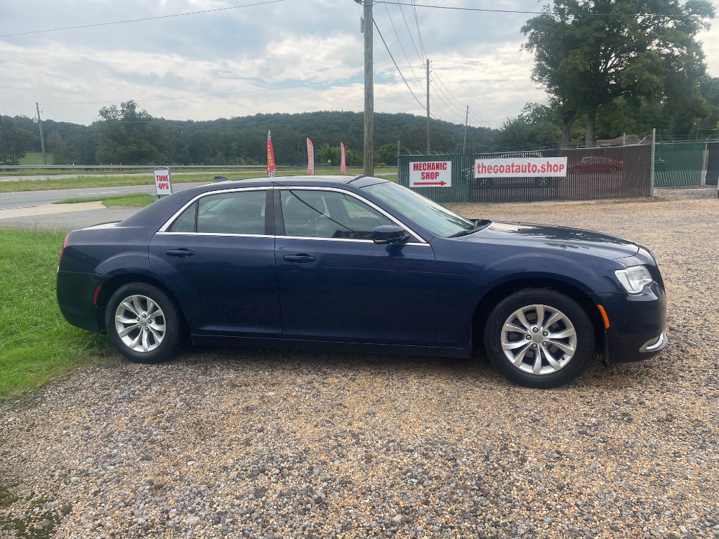 2015 Chrysler 300 - $8,995