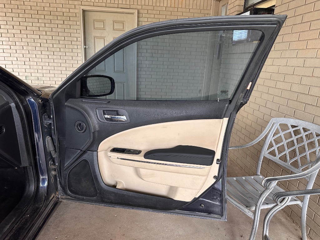 2011 Dodge Charger - $5,995