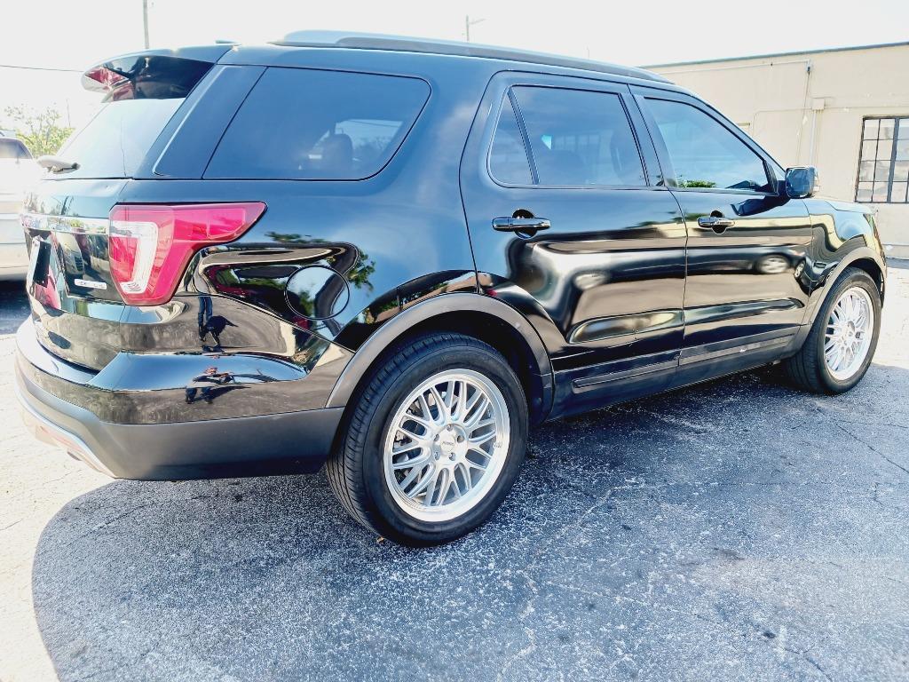 2016 Ford Explorer XLT photo