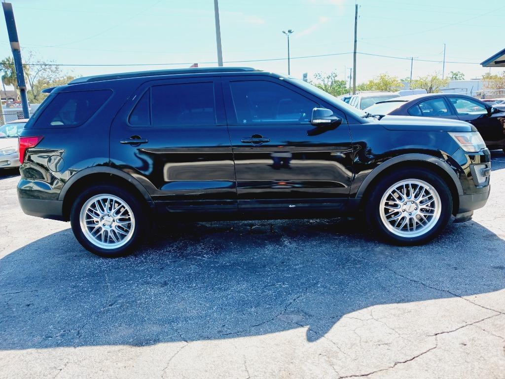 2016 Ford Explorer XLT photo