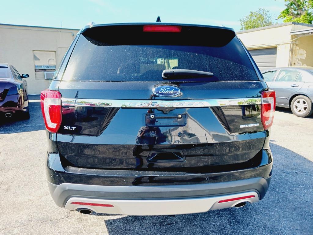 2016 Ford Explorer XLT photo