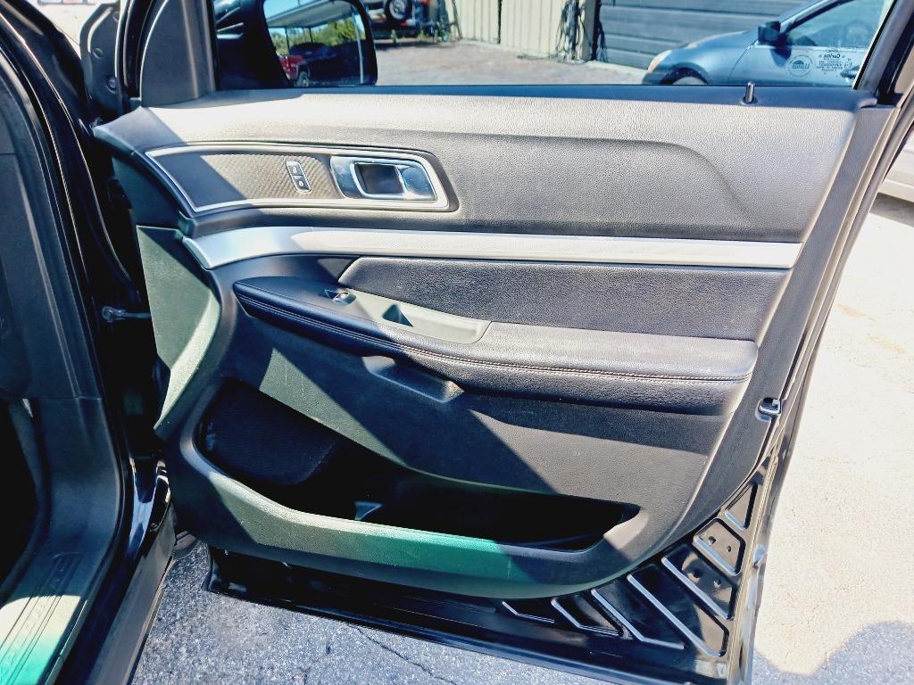 2016 Ford Explorer XLT photo