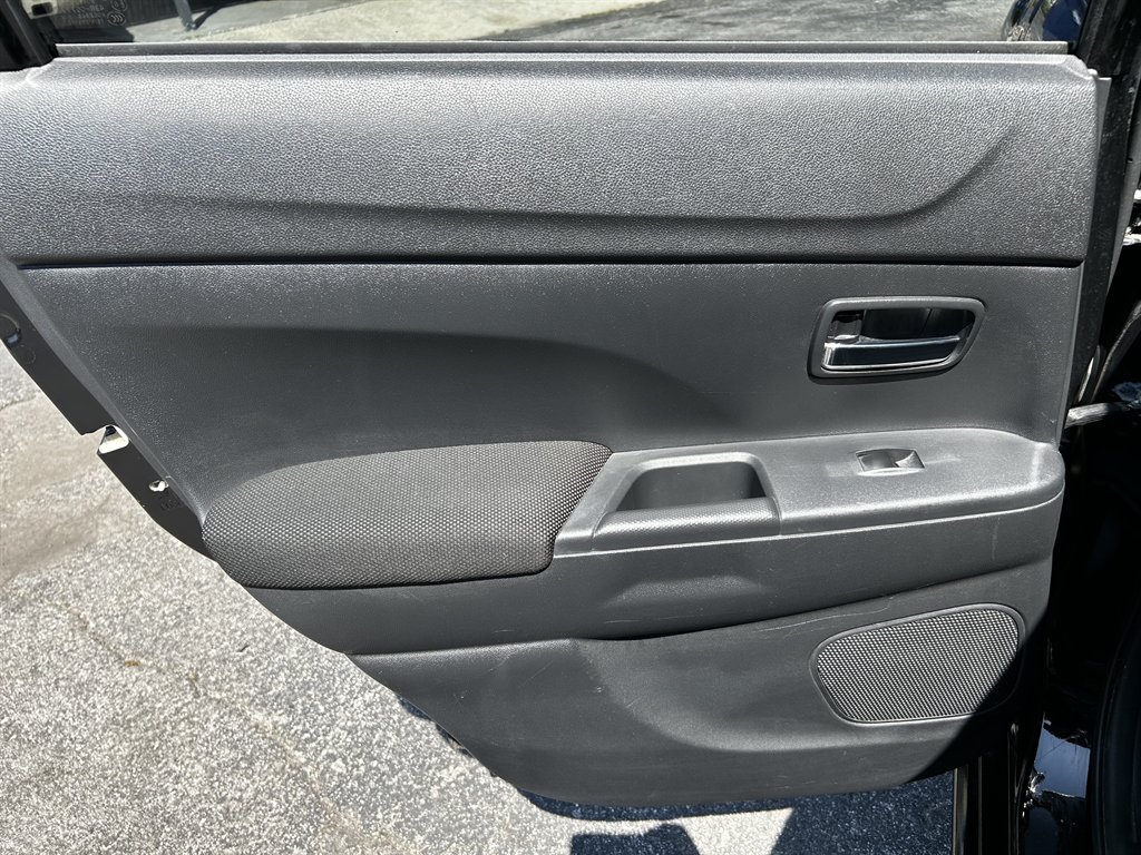 2012 Mitsubishi Outlander Sport SE photo