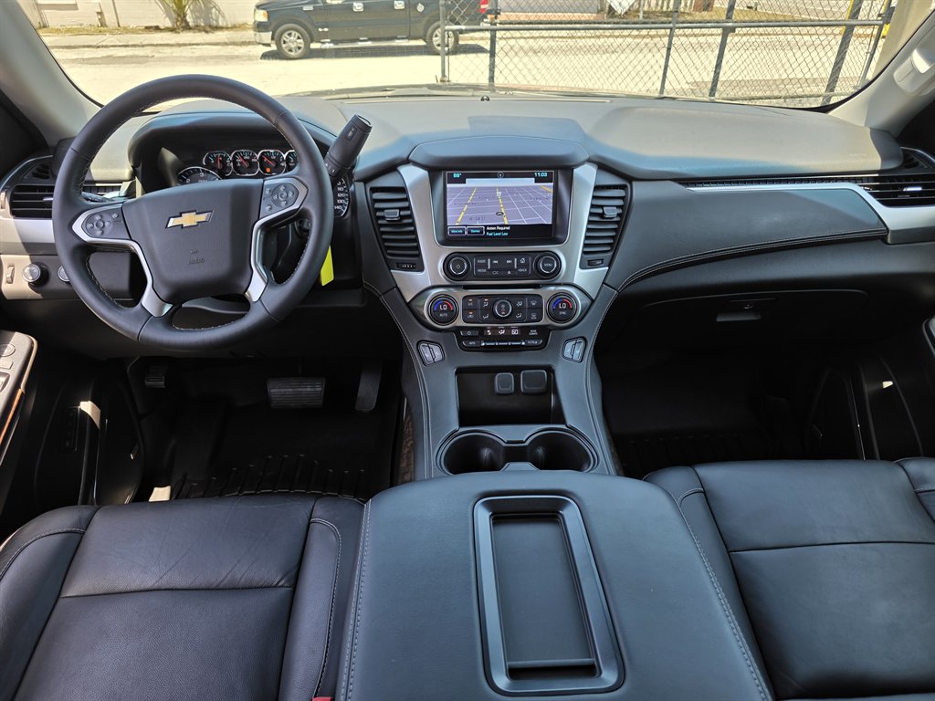 2017 Chevrolet Suburban 1500 LT photo
