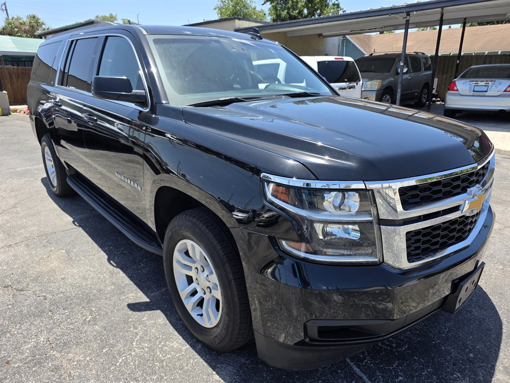 2017 Chevrolet Suburban 1500 LT photo
