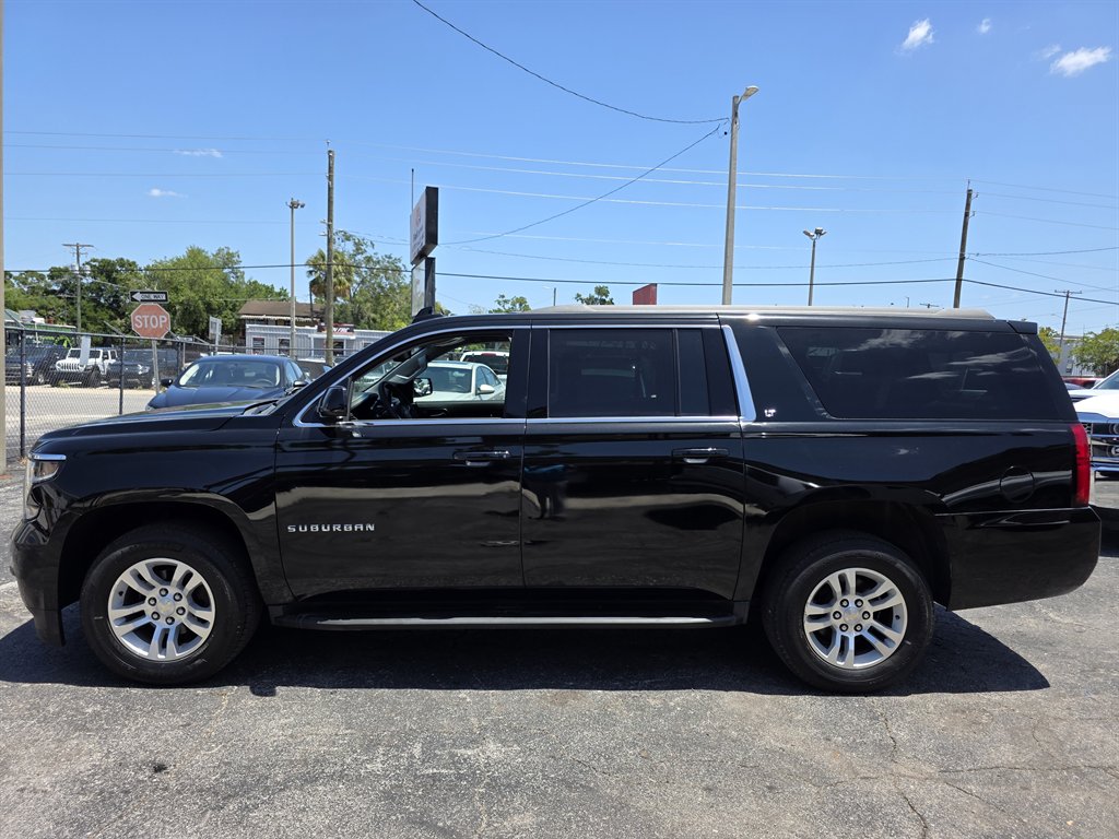 2017 Chevrolet Suburban 1500 LT photo