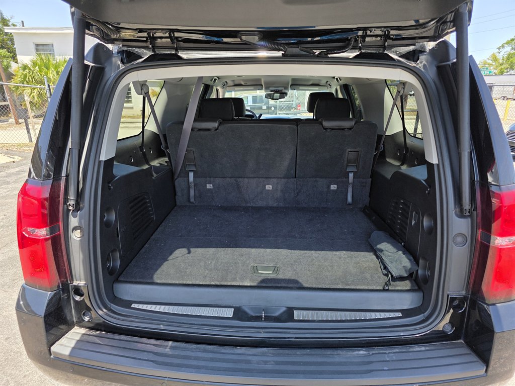 2017 Chevrolet Suburban 1500 LT photo
