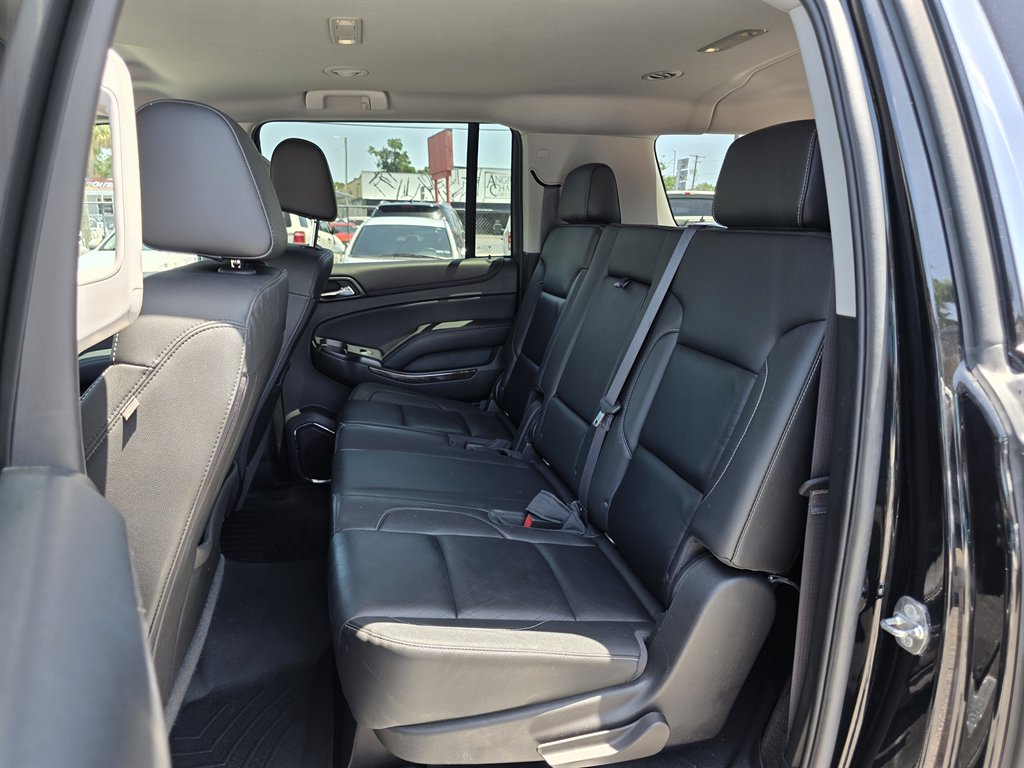 2017 Chevrolet Suburban 1500 LT photo