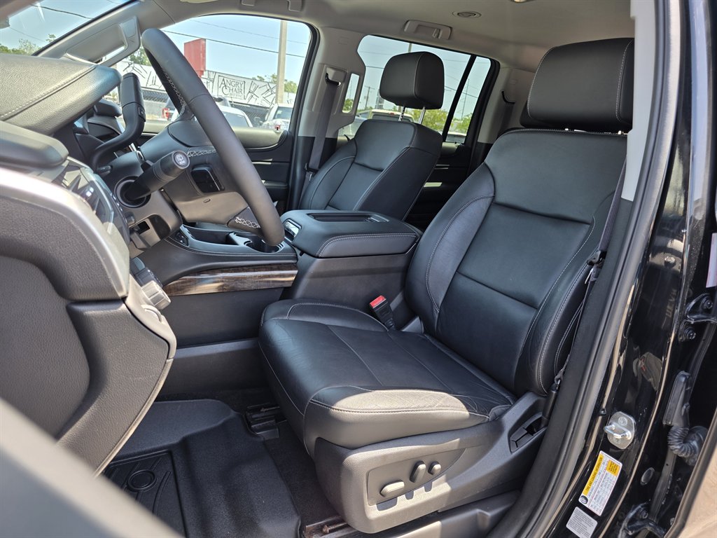 2017 Chevrolet Suburban 1500 LT photo