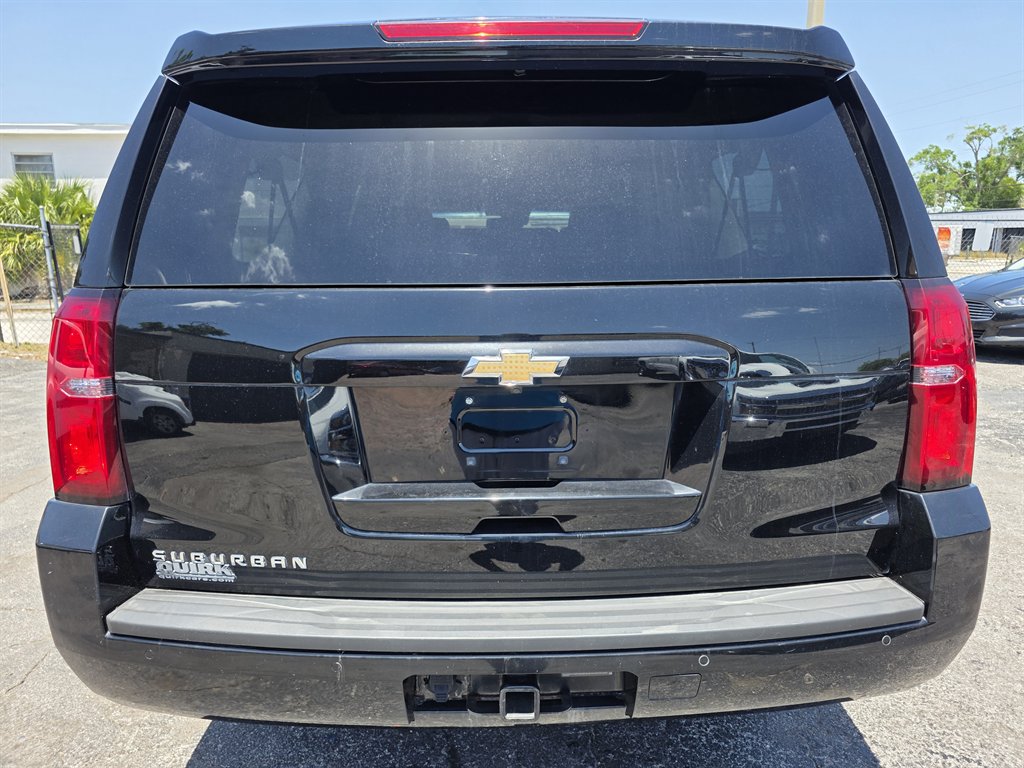 2017 Chevrolet Suburban 1500 LT photo
