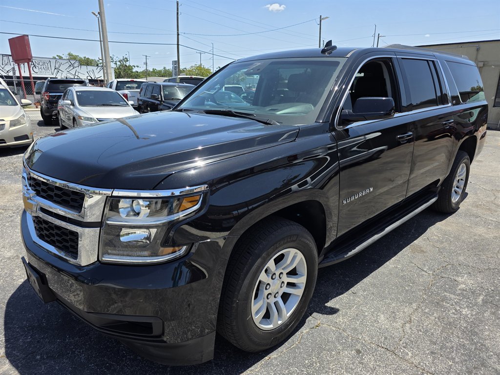 2017 Chevrolet Suburban 1500 LT photo
