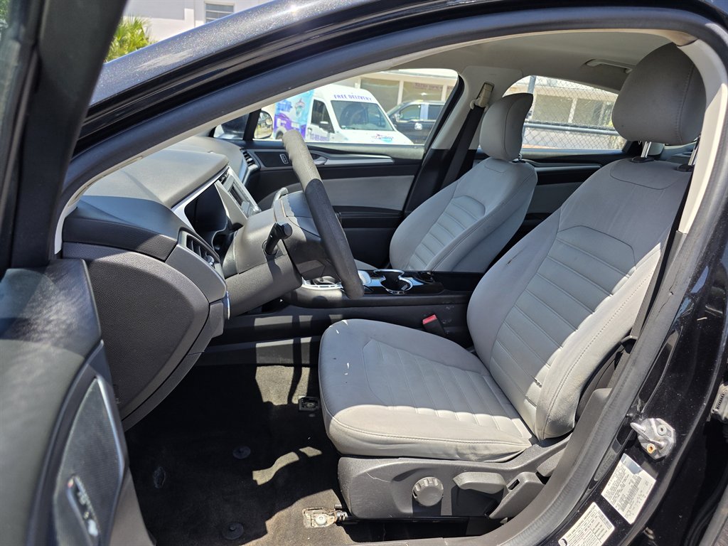 2015 Ford Fusion S photo