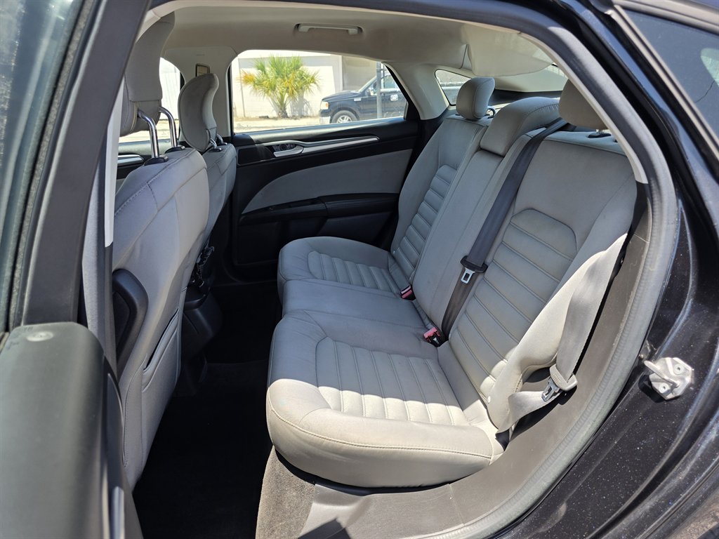 2015 Ford Fusion S photo