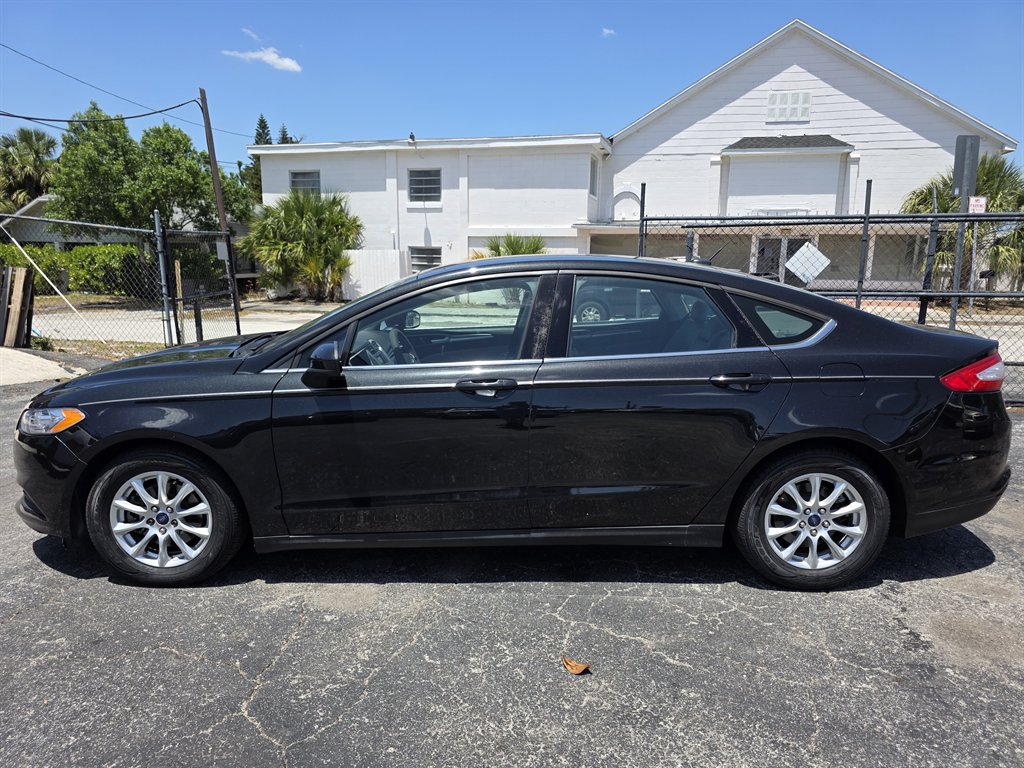 2015 Ford Fusion S photo