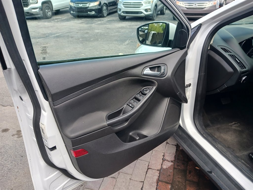 2017 Ford Focus - $3,990