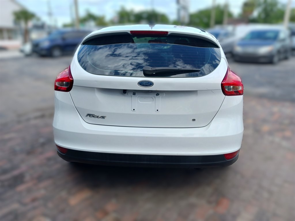 2017 Ford Focus - $3,990