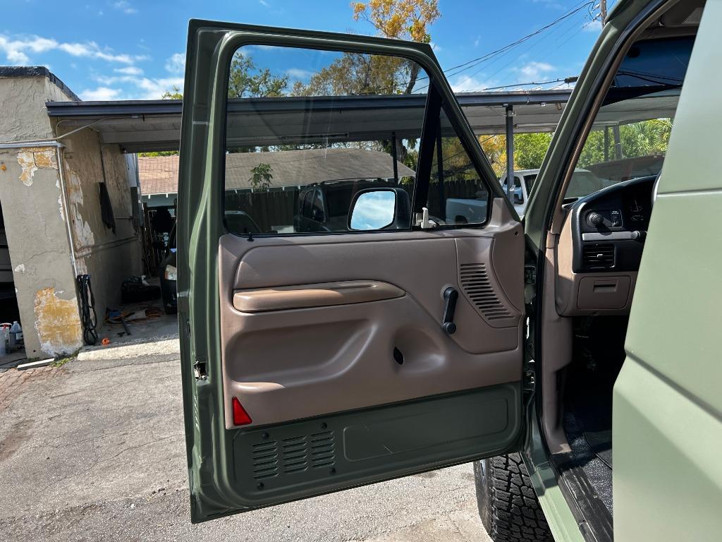 1995 Ford Bronco XLT photo