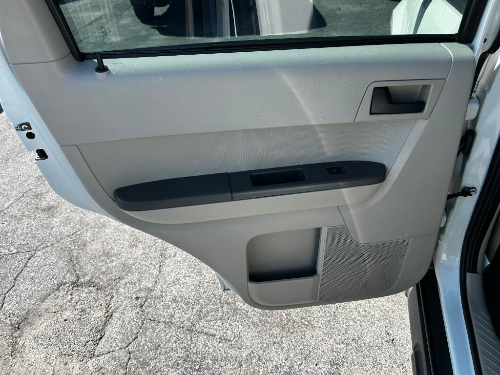 2009 Ford Escape XLS photo
