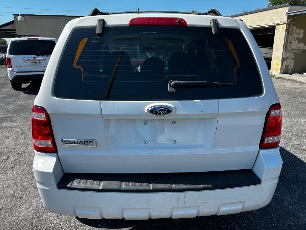 2009 Ford Escape XLS photo