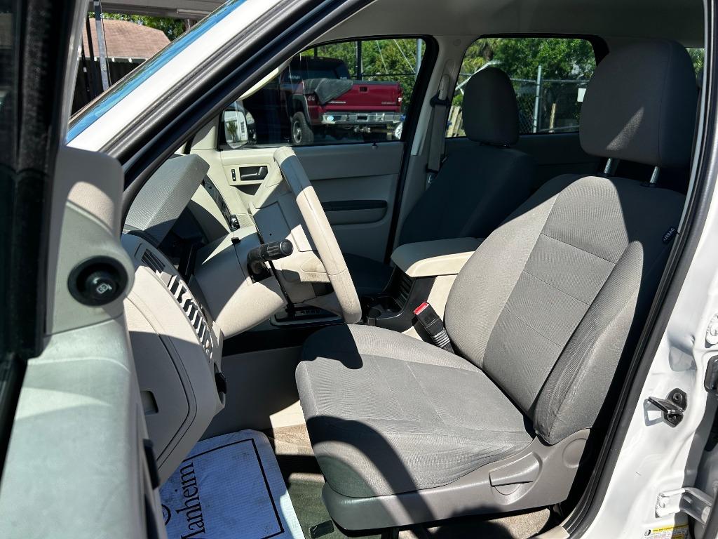 2009 Ford Escape XLS photo