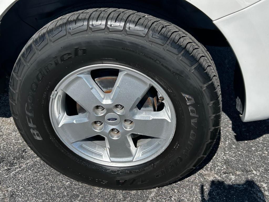 2009 Ford Escape XLS photo