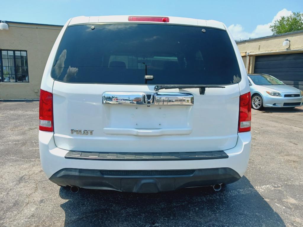 2015 Honda Pilot LX photo
