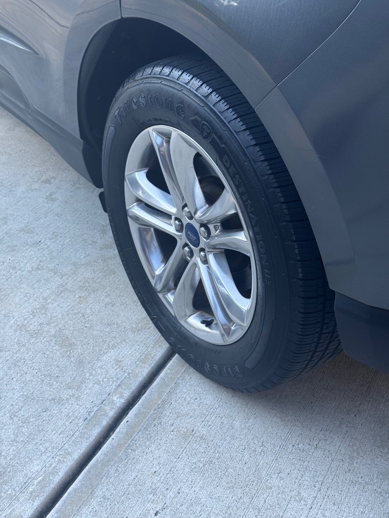 2015 Ford Edge - $8,500