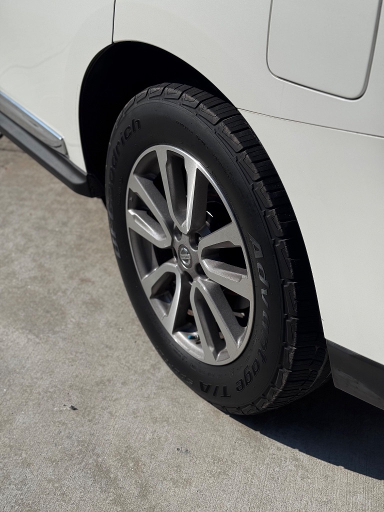 2014 Nissan Pathfinder - $5,500