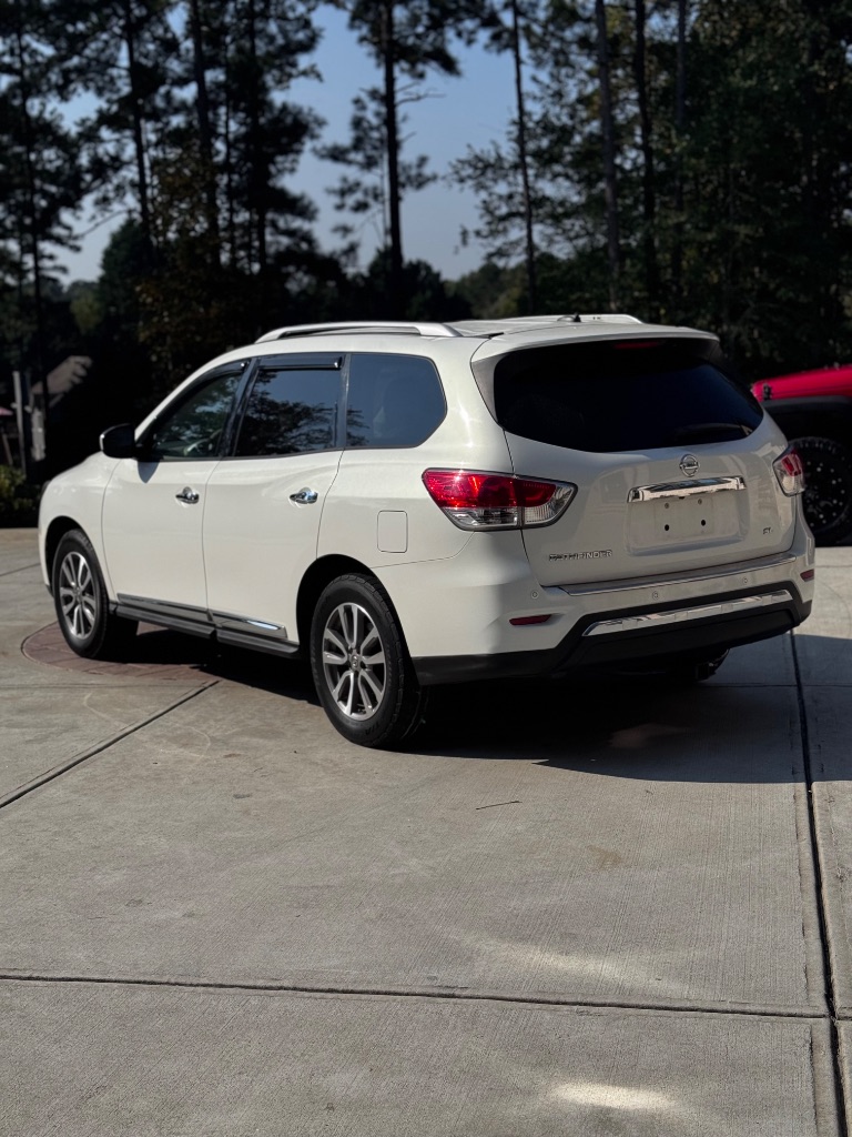 2014 Nissan Pathfinder - $5,500
