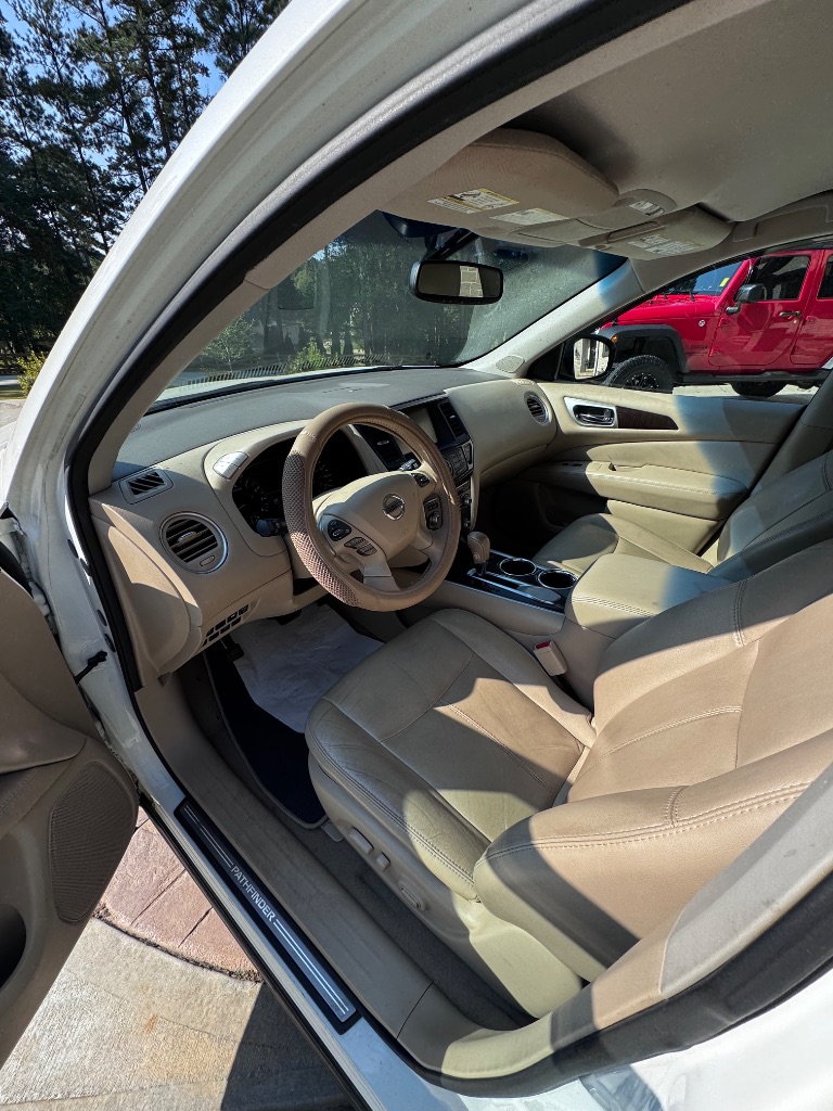 2014 Nissan Pathfinder - $5,500