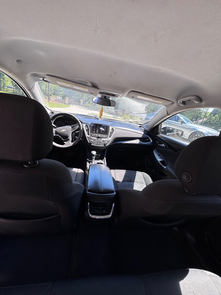 2022 Chevrolet Malibu - $9,900