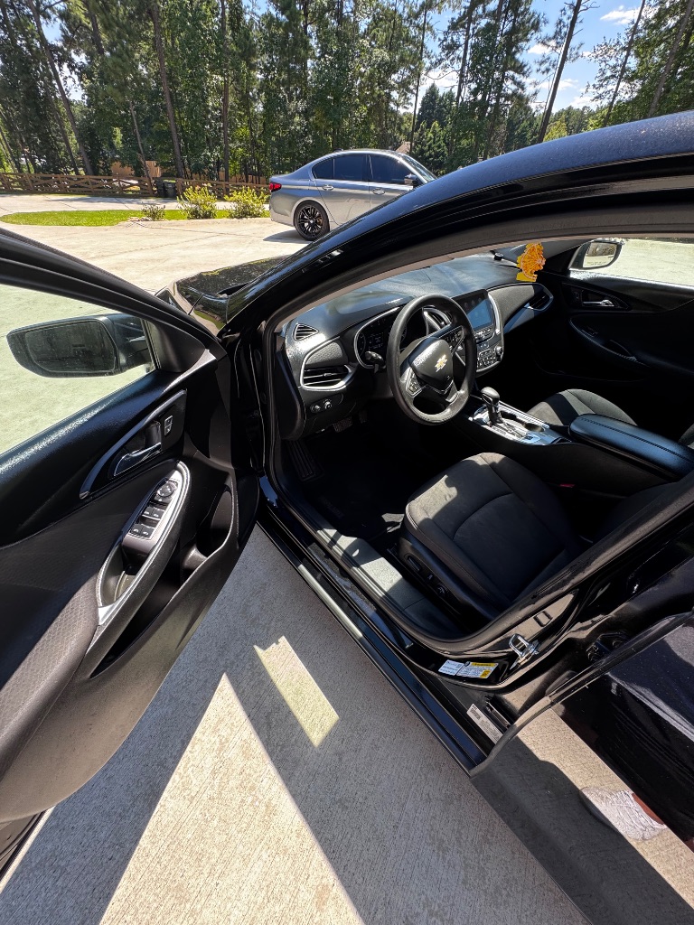 2022 Chevrolet Malibu - $9,900