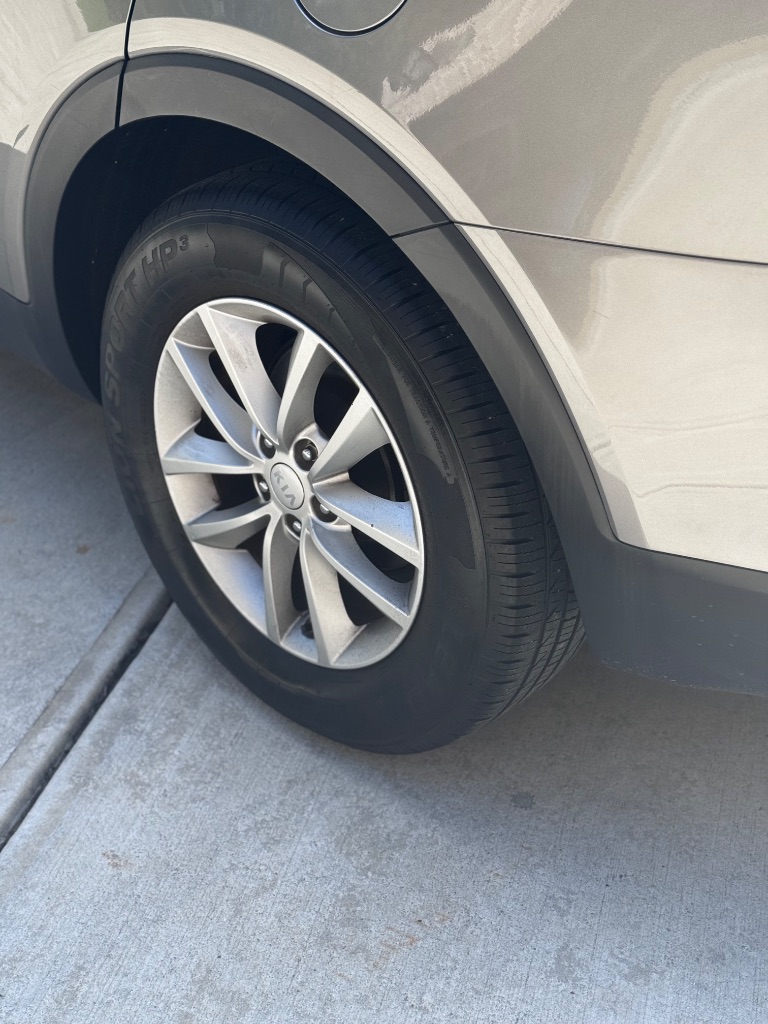 2018 Kia Sorento - $8,900