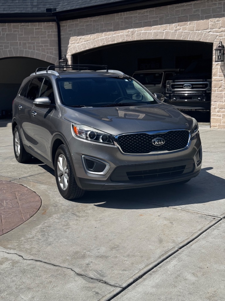 2018 Kia Sorento - $8,900
