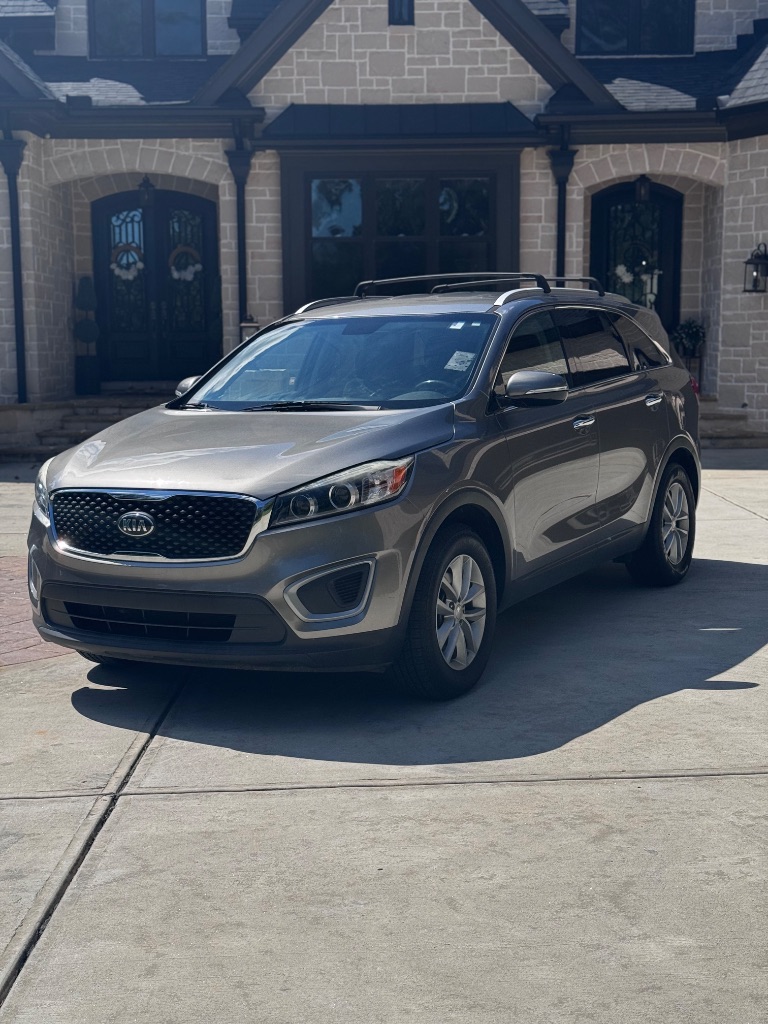 2018 Kia Sorento - $8,900
