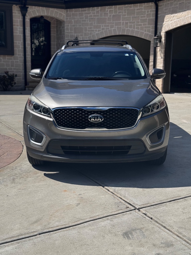 2018 Kia Sorento - $8,900