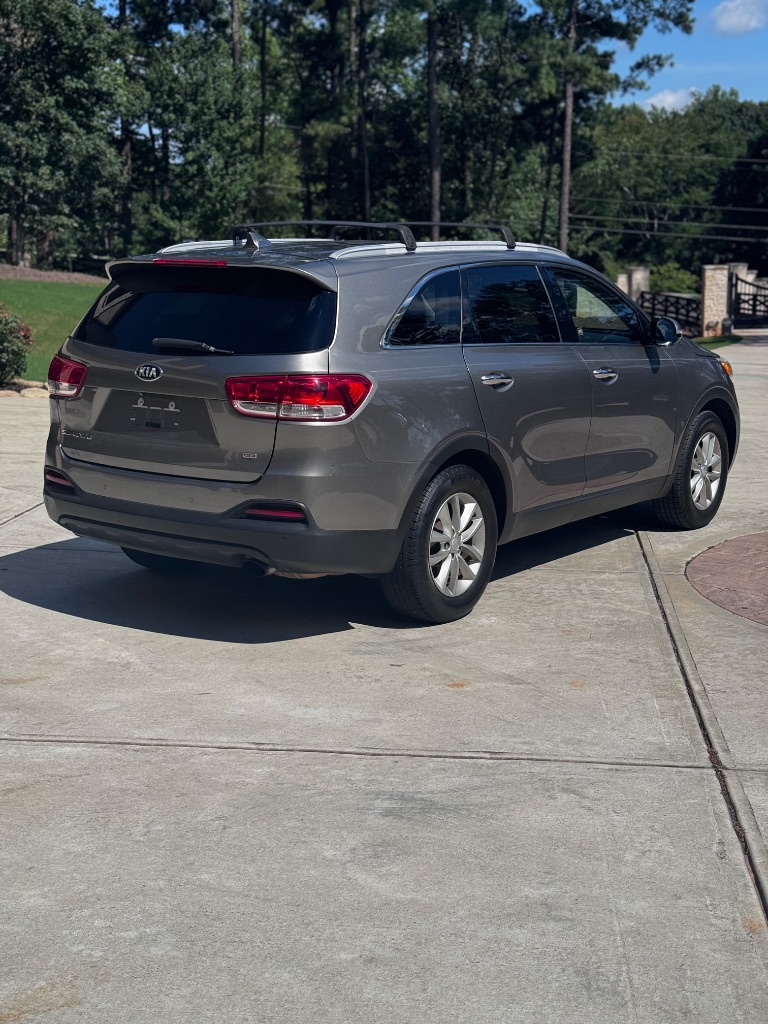 2018 Kia Sorento - $8,900