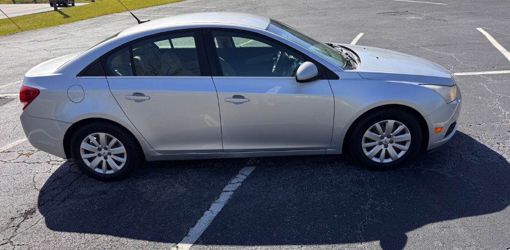 2011 Chevrolet Cruze LT photo